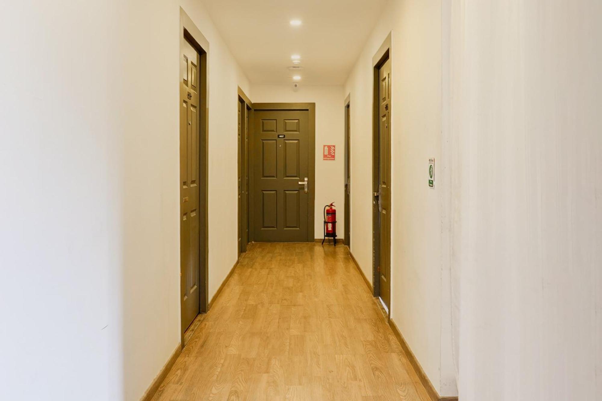 Super Townhouse Btm Layout Near Madiwala Lake Formerly Q Rooms Bangalore Exterior foto